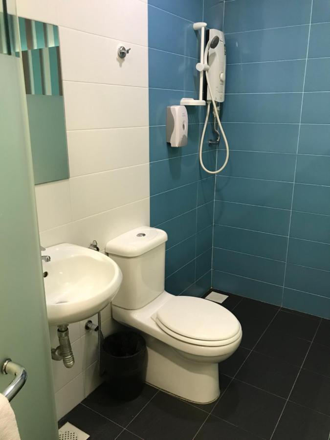 Goody Hotel Johor Bahru Exteriör bild