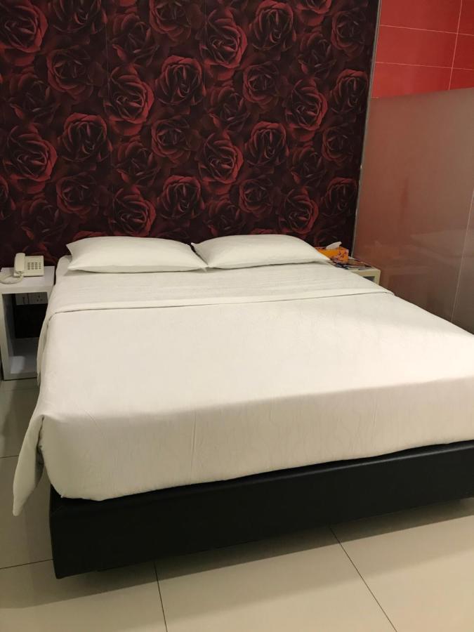 Goody Hotel Johor Bahru Exteriör bild