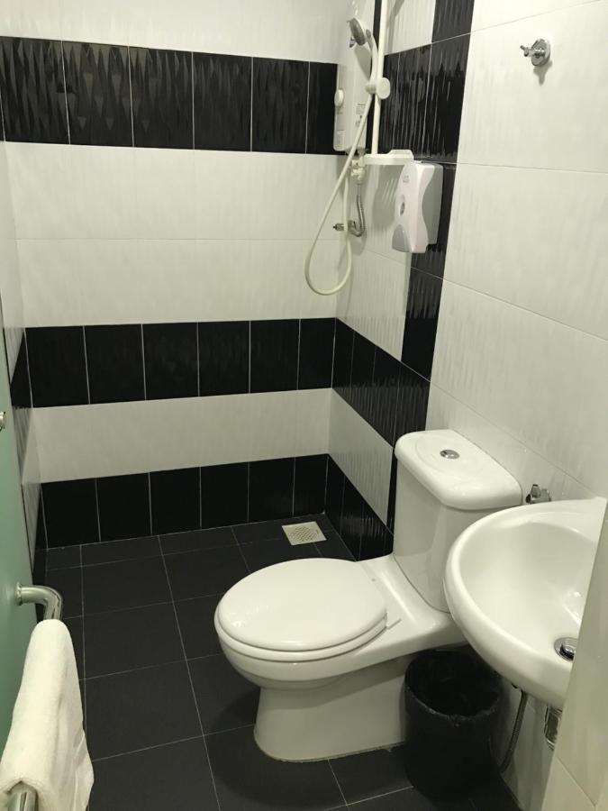 Goody Hotel Johor Bahru Exteriör bild