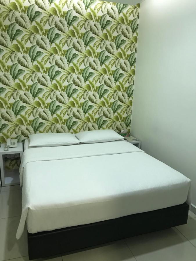 Goody Hotel Johor Bahru Exteriör bild