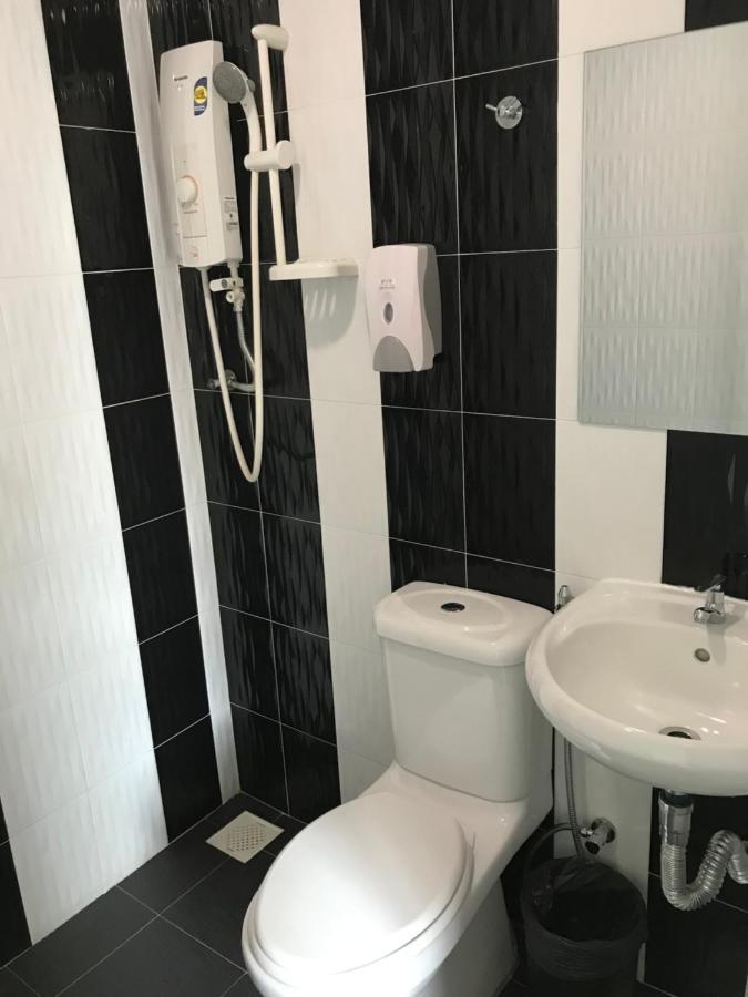 Goody Hotel Johor Bahru Exteriör bild