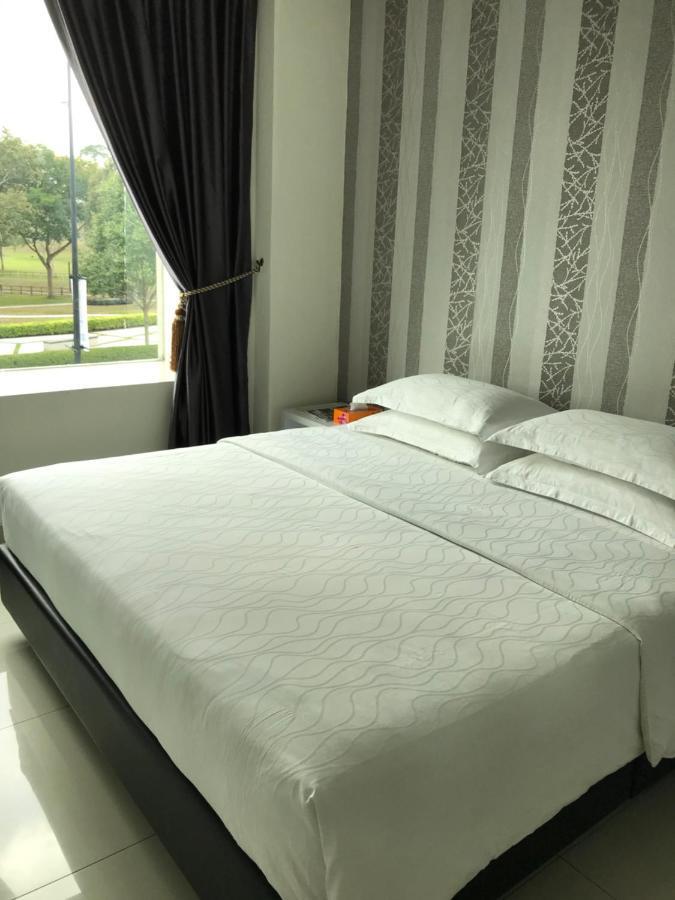 Goody Hotel Johor Bahru Exteriör bild