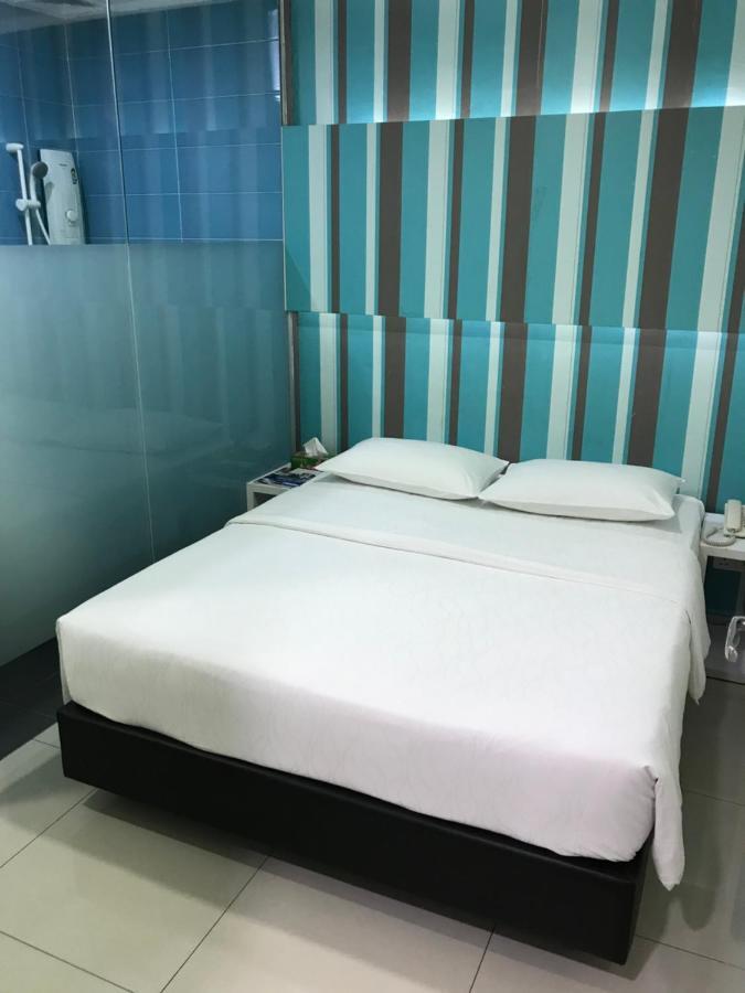 Goody Hotel Johor Bahru Exteriör bild