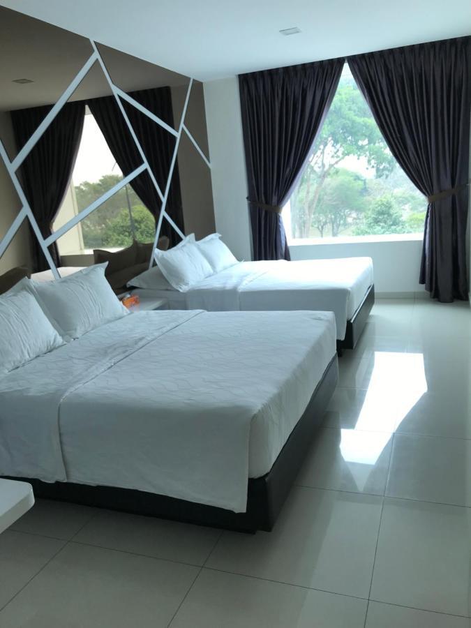 Goody Hotel Johor Bahru Exteriör bild