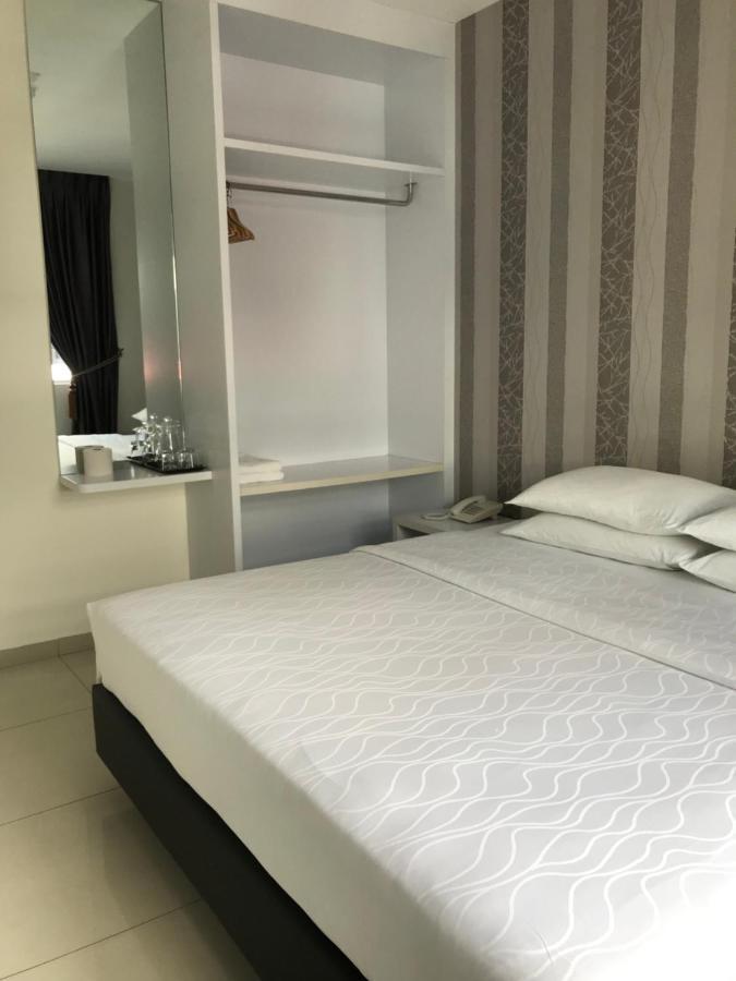 Goody Hotel Johor Bahru Exteriör bild