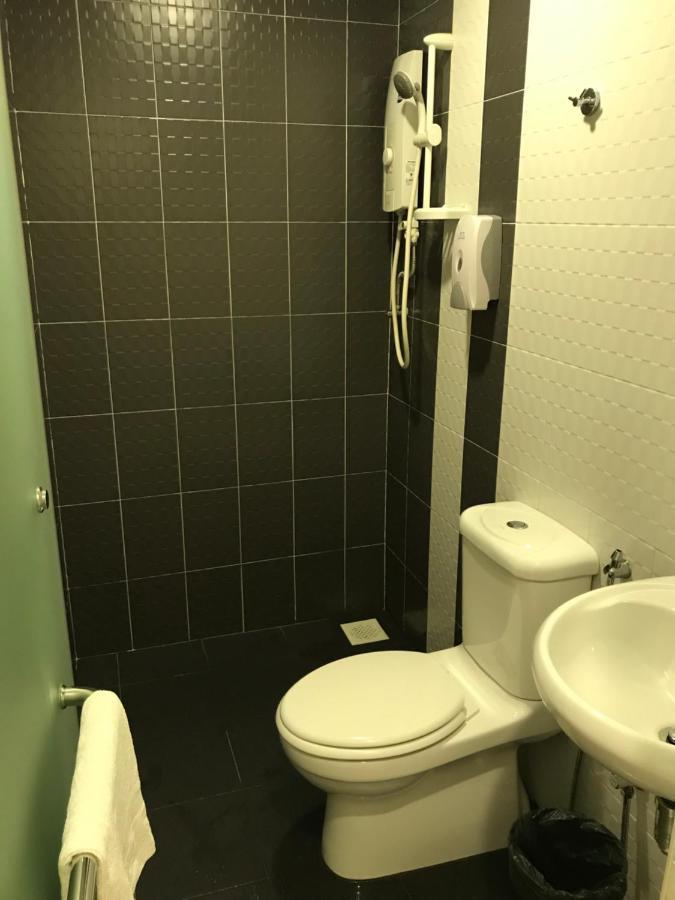 Goody Hotel Johor Bahru Exteriör bild